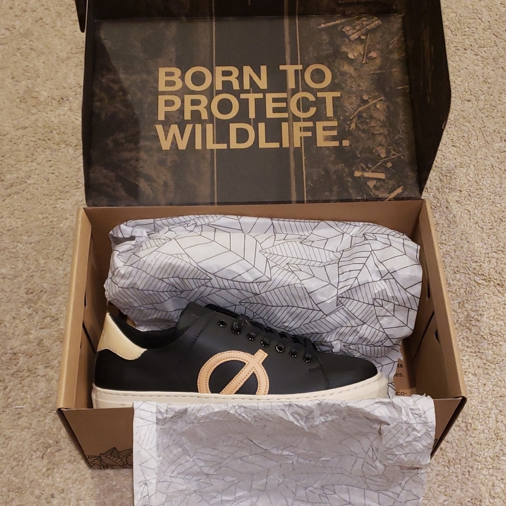 NIB Loci Origin Black and Cream Woman's Sneakers.